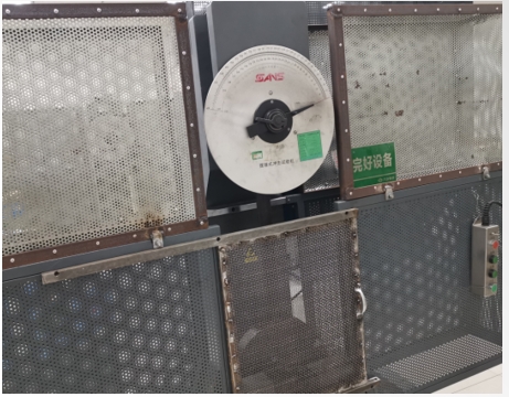 夏比冲击试验机